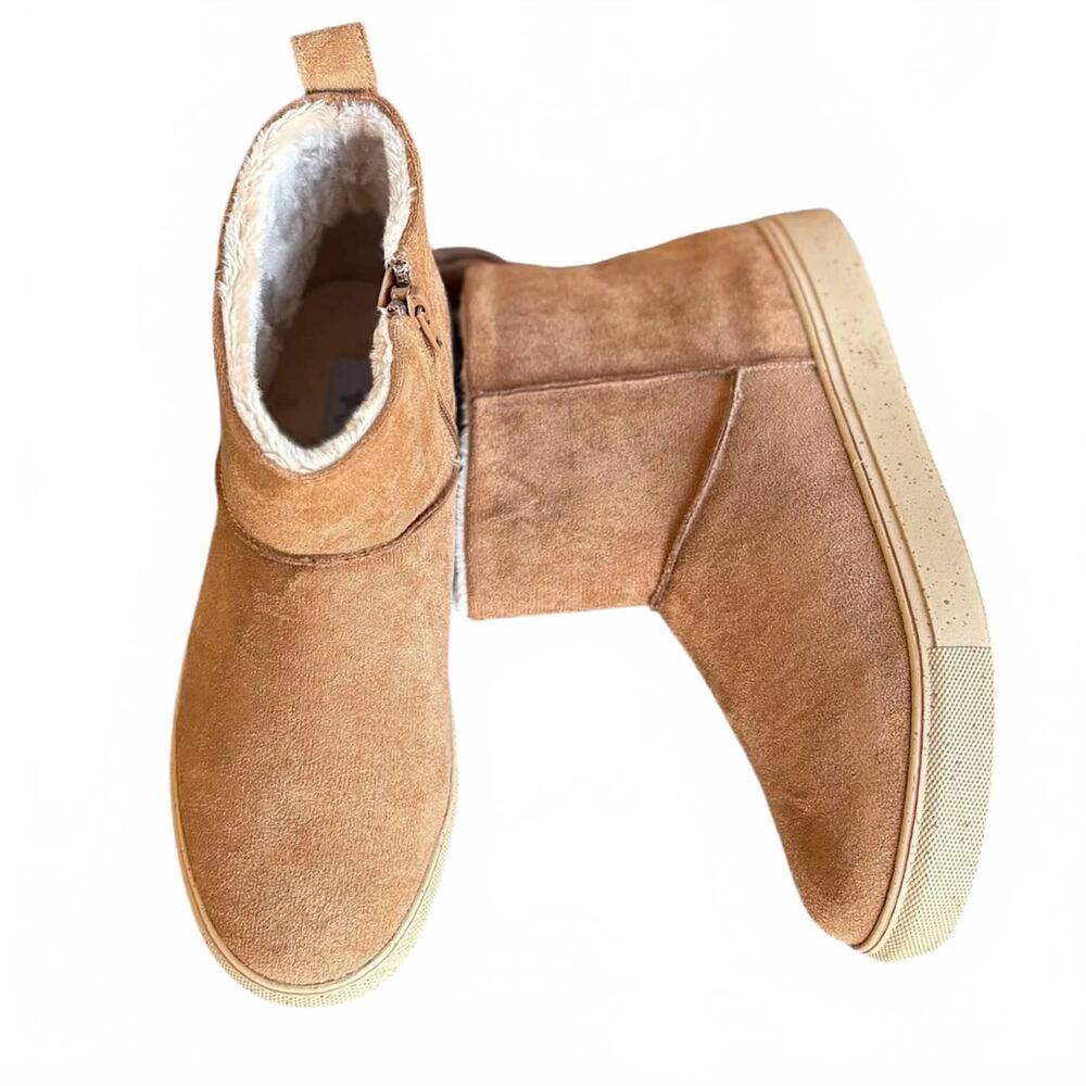 NEW VERY G women's fuzzy boots in tan